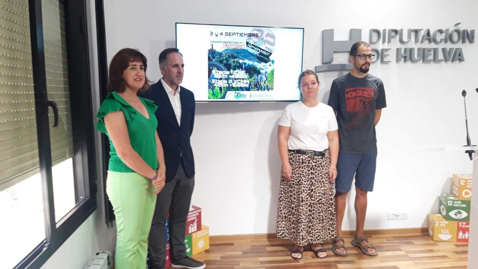 Autoridades y organizadores, durante la presentación en la Diputación Provincial.