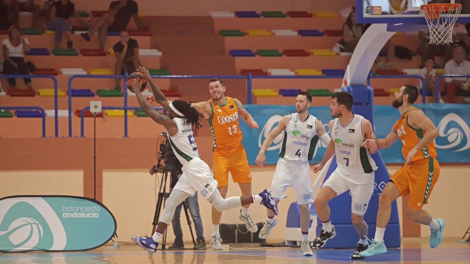 Las mejores fotos del Unicaja - Betis en La Línea