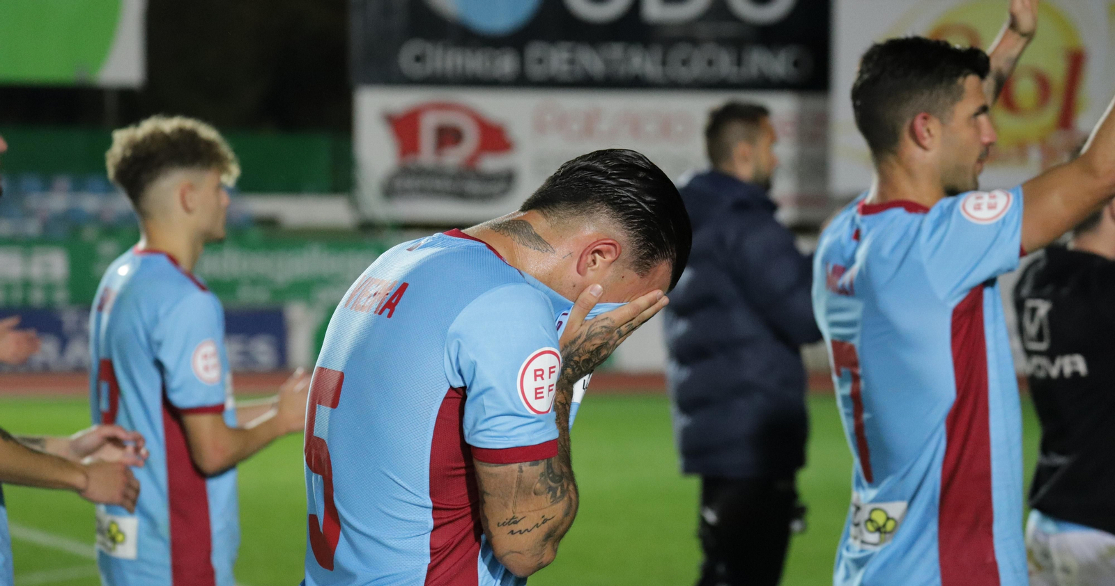 Viedma, contrariado tras la derrota del Córdoba CF ante el Villanovense.