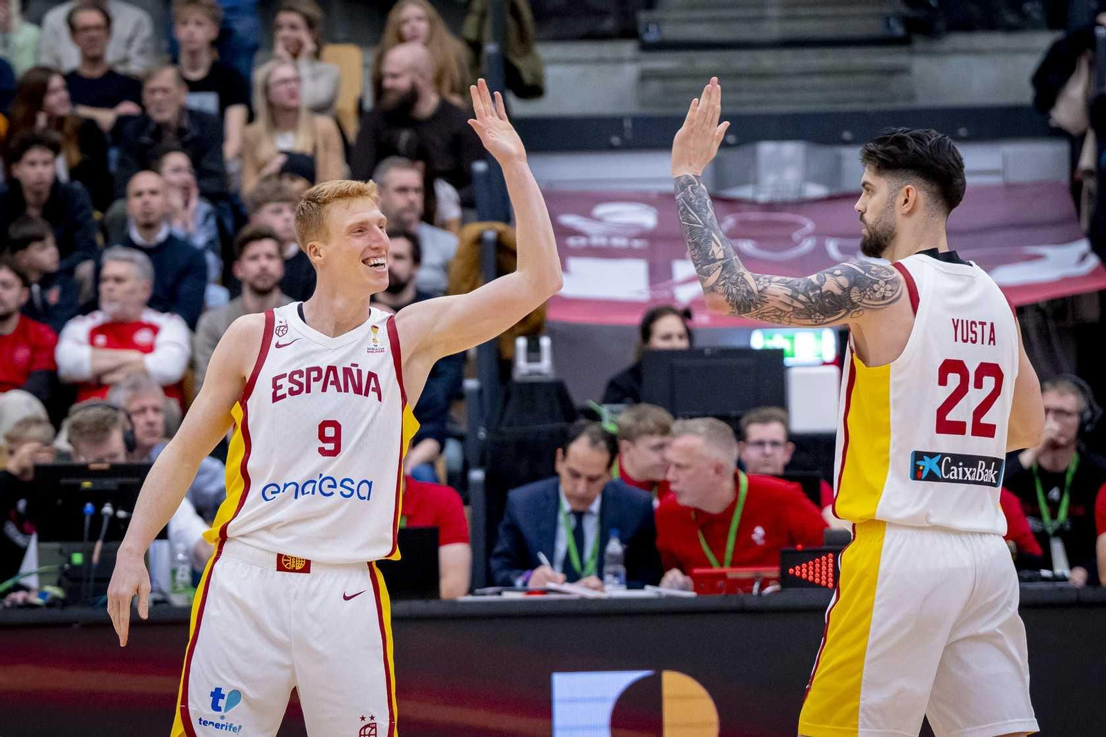 Cómodo inicio de la España de Chus Mateo con un buen Alberto Díaz