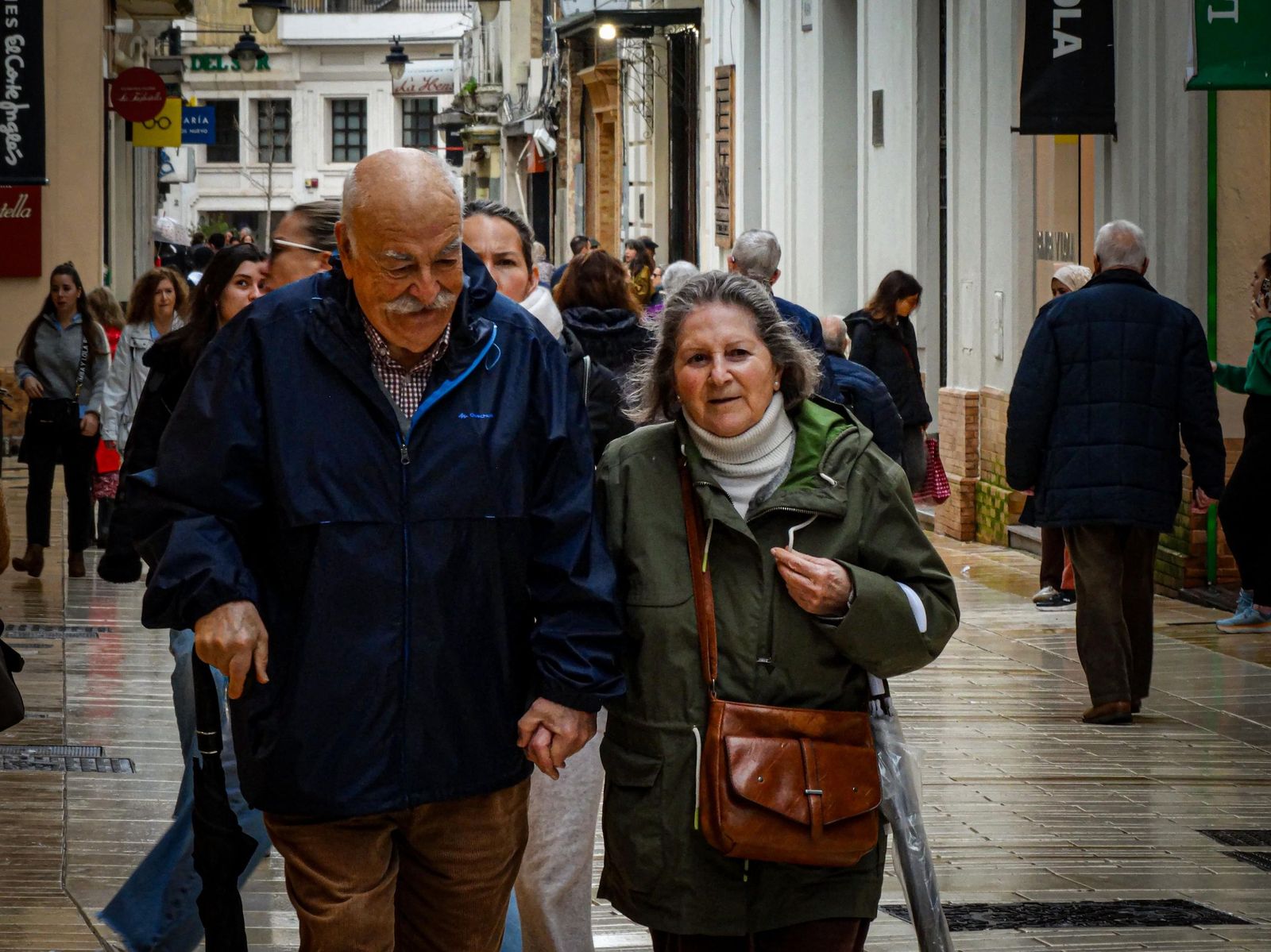 Fotografías del ambiente en la ciudad durante la mañana del lunes