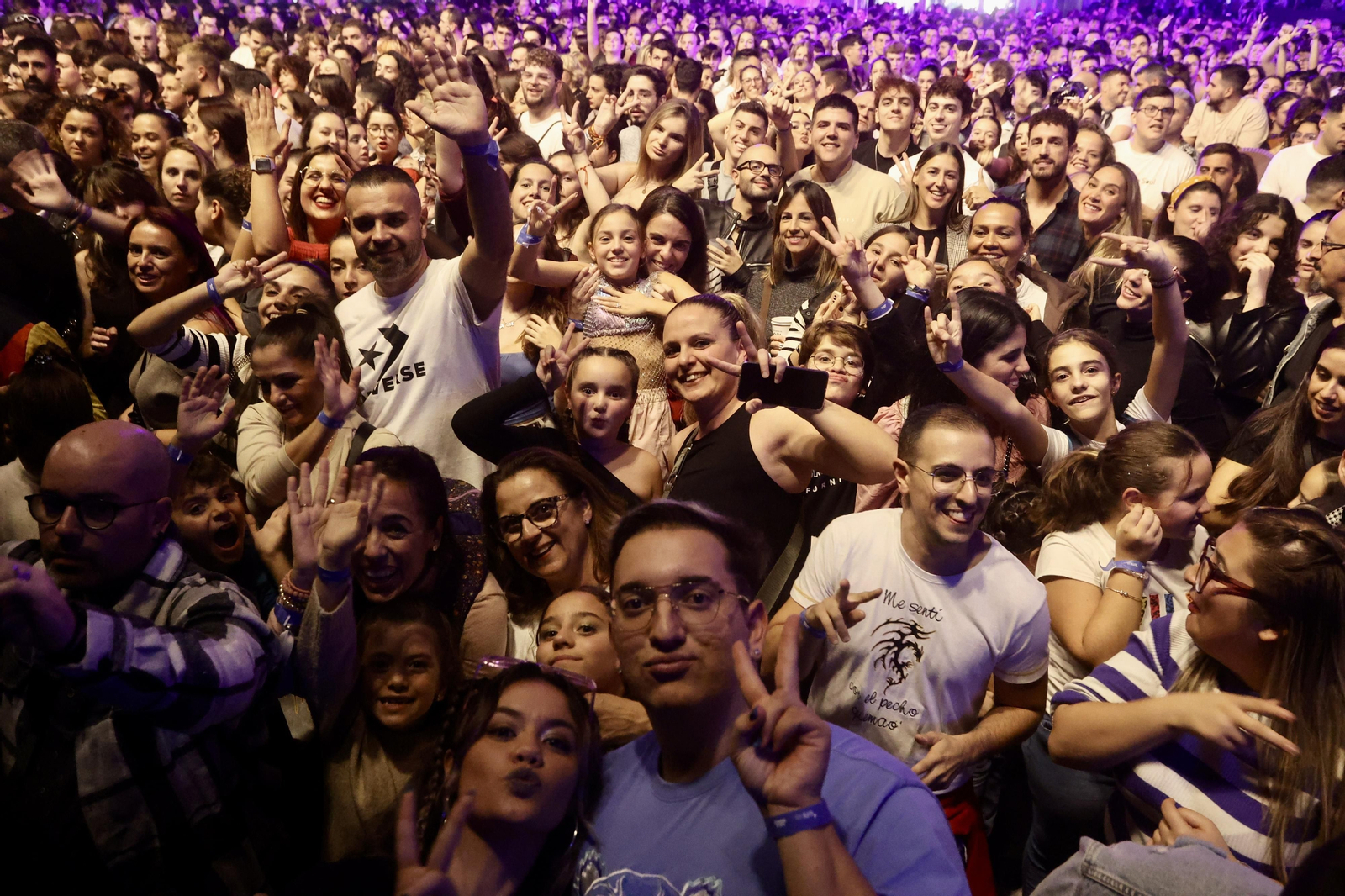 Búscate en el concierto de Lola Indigo