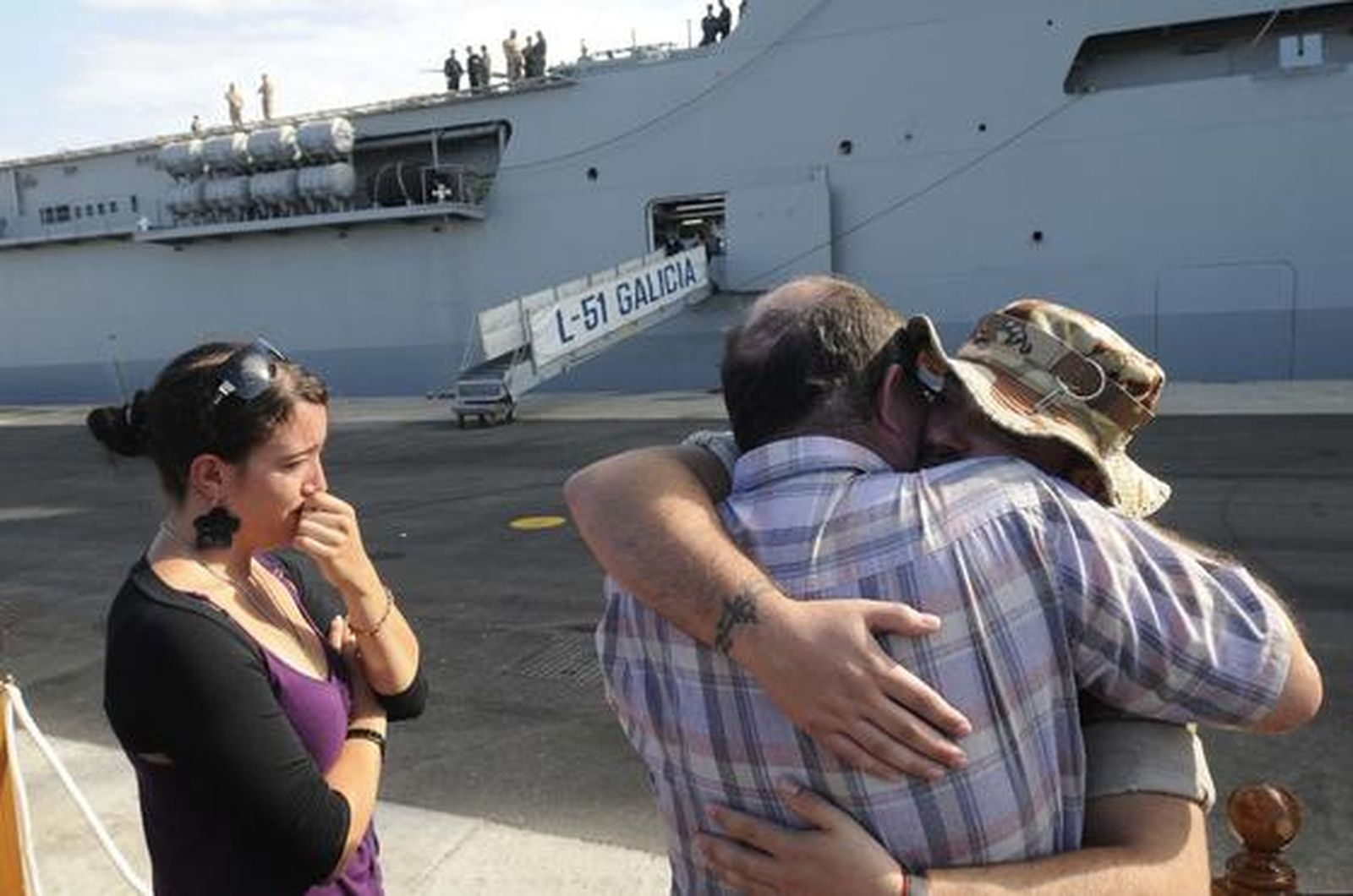 El buque Galicia parte de la Base Naval de Rota con rumbo a Somalia para sumarse a la operación Atalanta. 

Foto: Borja Benjumeda