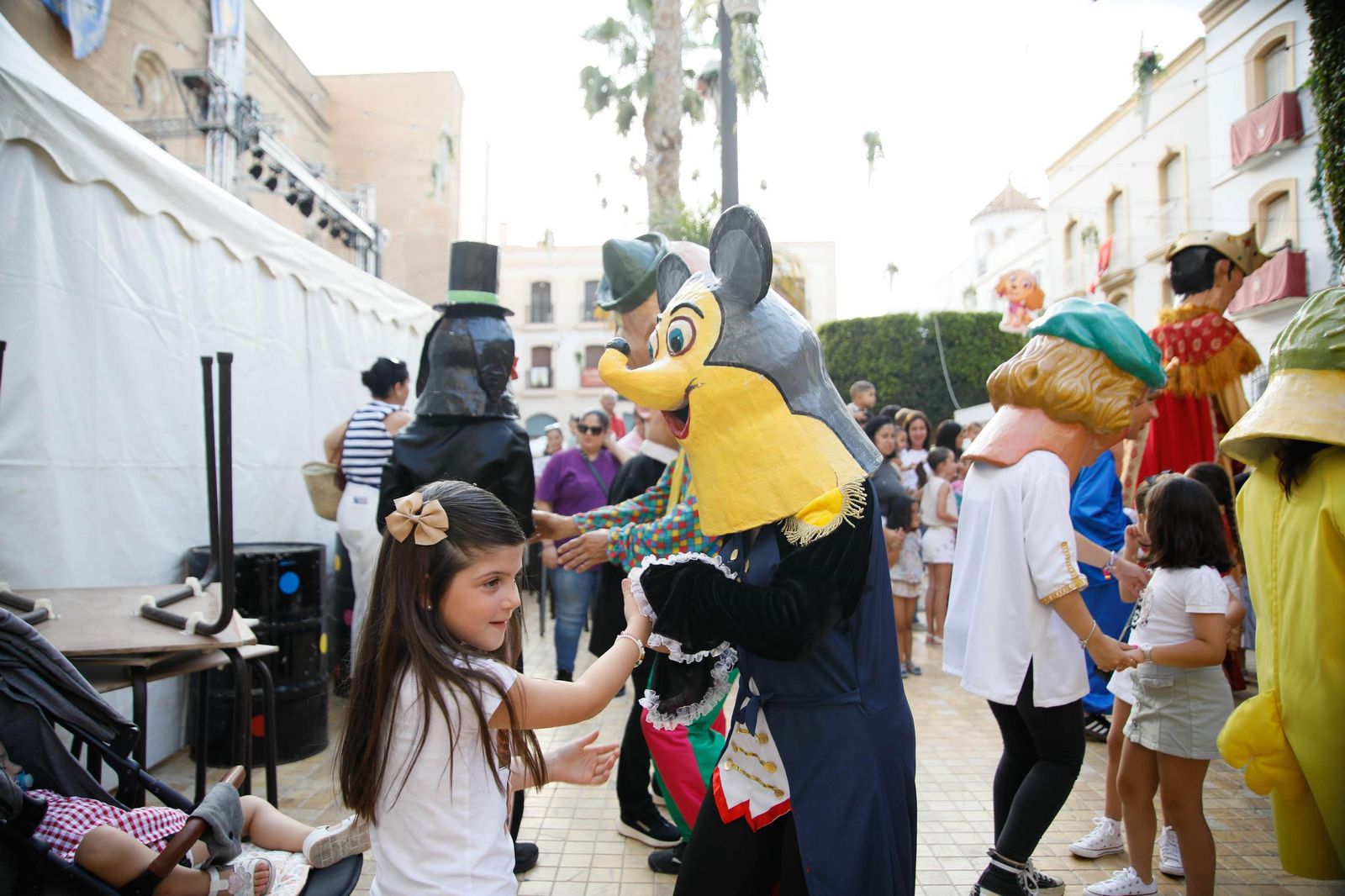Desfile de Gigantes y Cabezudos de Vera, en imágenes