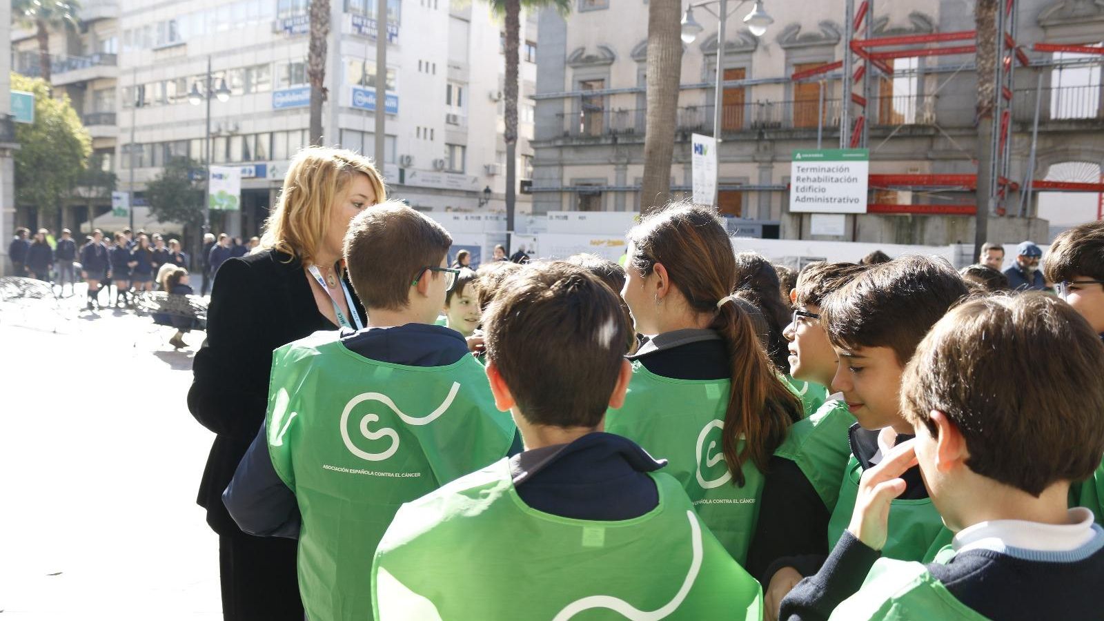 Alumnado onubense en el Día Mundial contra el Cáncer.