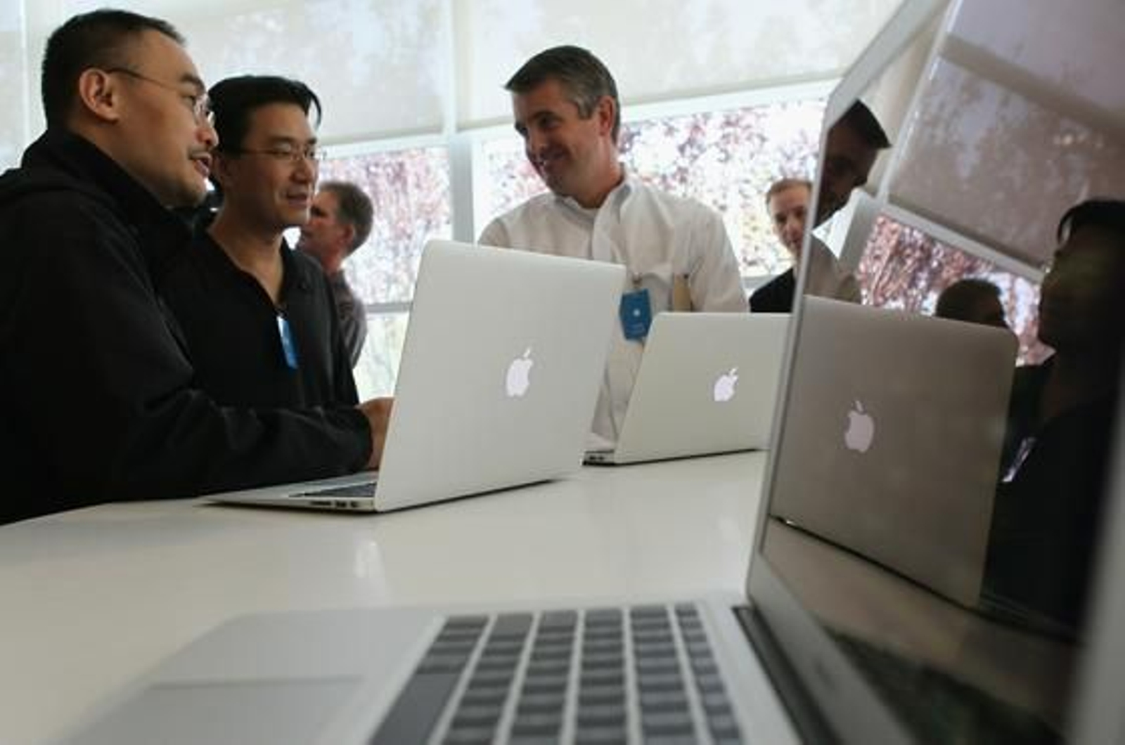 Apple presenta el nuevo modelo del portátil Mac Book Air. / AFP