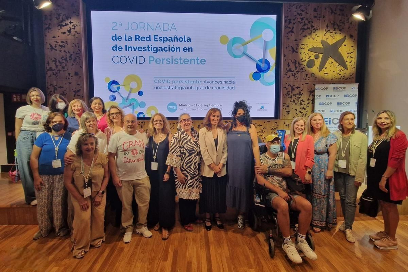 Expertos y pacientes implicados en la Red Española de Investigación en Covid Persistente (REiCOP) durante el acto inaugural con la ministra de Sanidad, Mónica García.