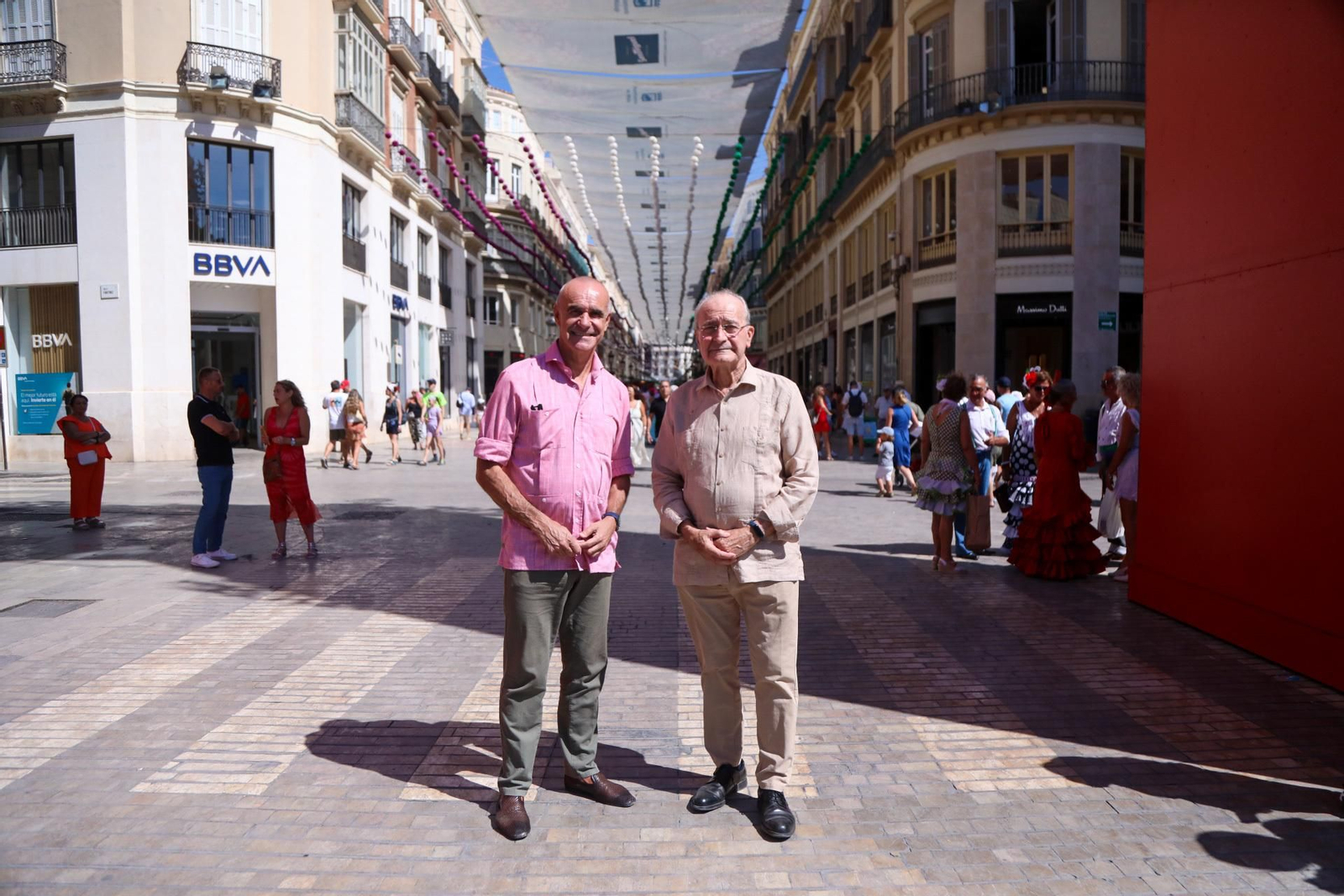 Muñoz y De la Torre posan en la calle Larios de Málaga.