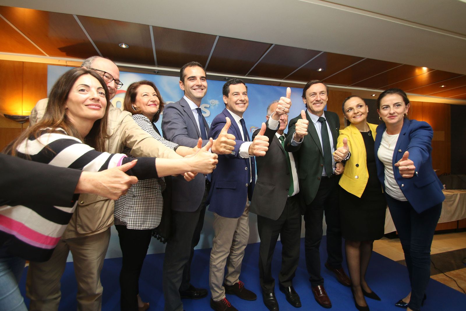 Las imágenes de la visita de Juanma Moreno a Almería