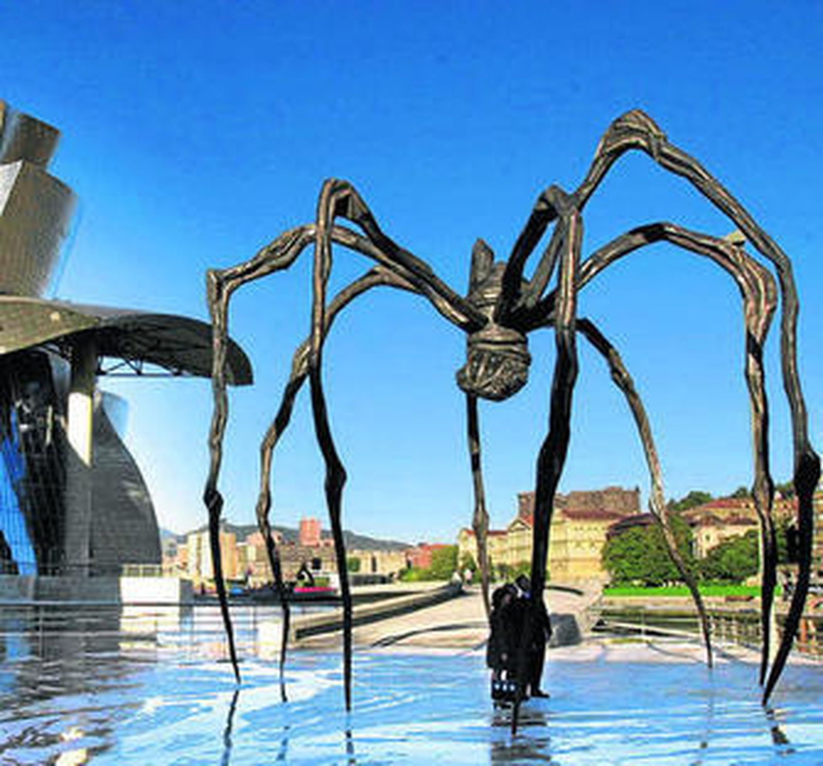 'Maman', otra 'araña' de Bourgeois, junto al Guggenheim de Bilbao.