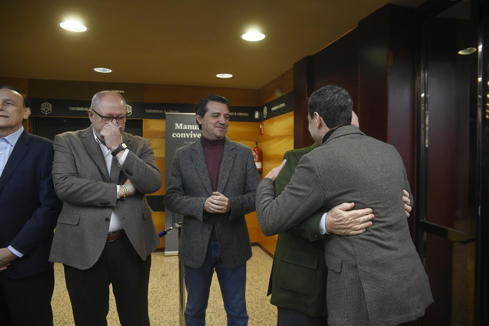 Juanma Moreno presenta en Córdoba su libro 'Manual de convivencia', en imágenes