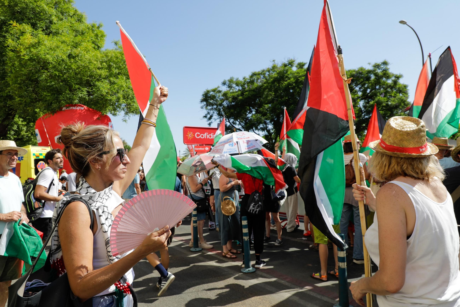 Ambiente del final de la 5ª etapa de la Vuelta ciclista a España, a su llegada a Sevilla