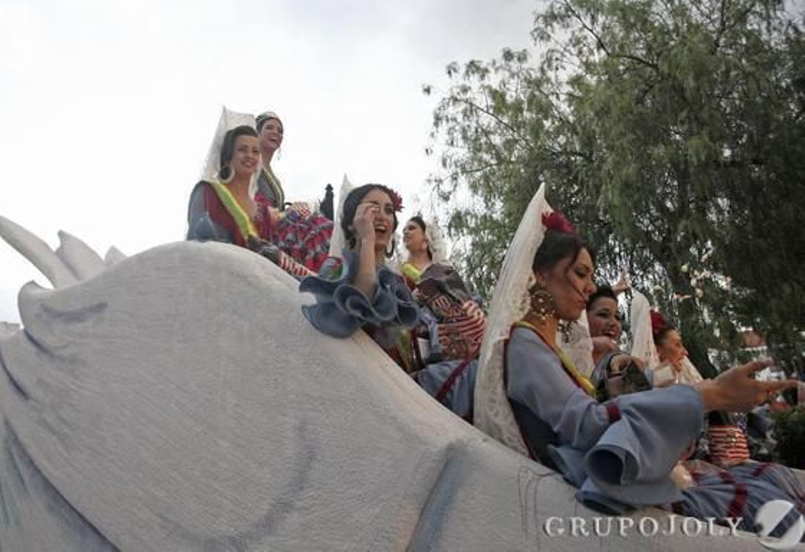 La ubicación de la portada en la avenida Tercer Centenario modifica el recorrido de las seis carrozas.

Foto: Erasmo Fenoy