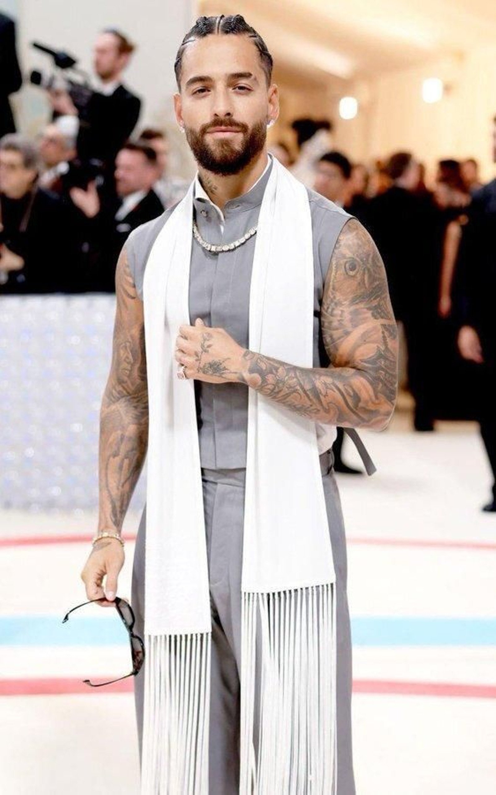 Maluma y su traje de inspiración clerical