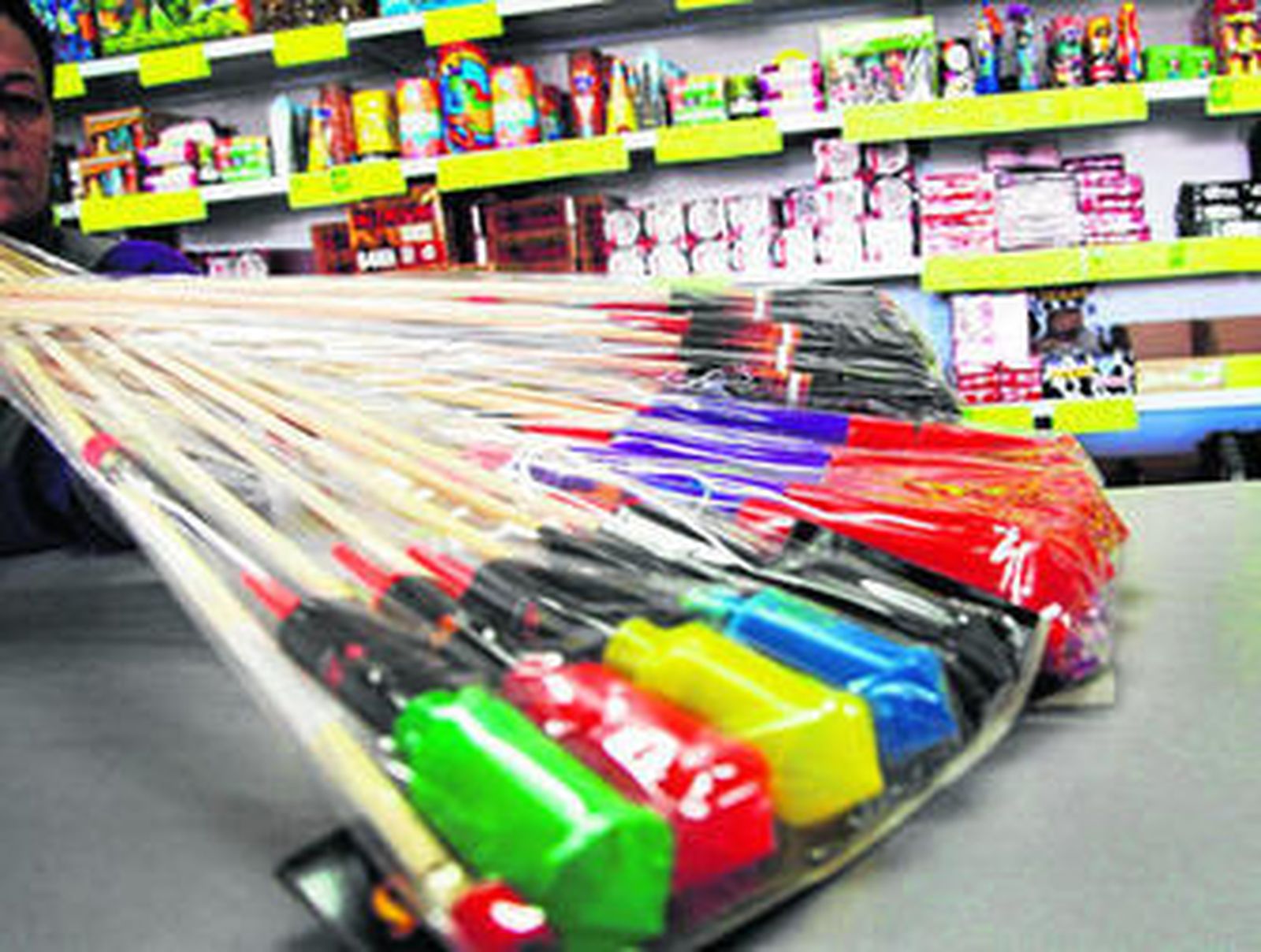 Los cohetes se han convertido en un negocio para muchos y en una pesadilla para otros.