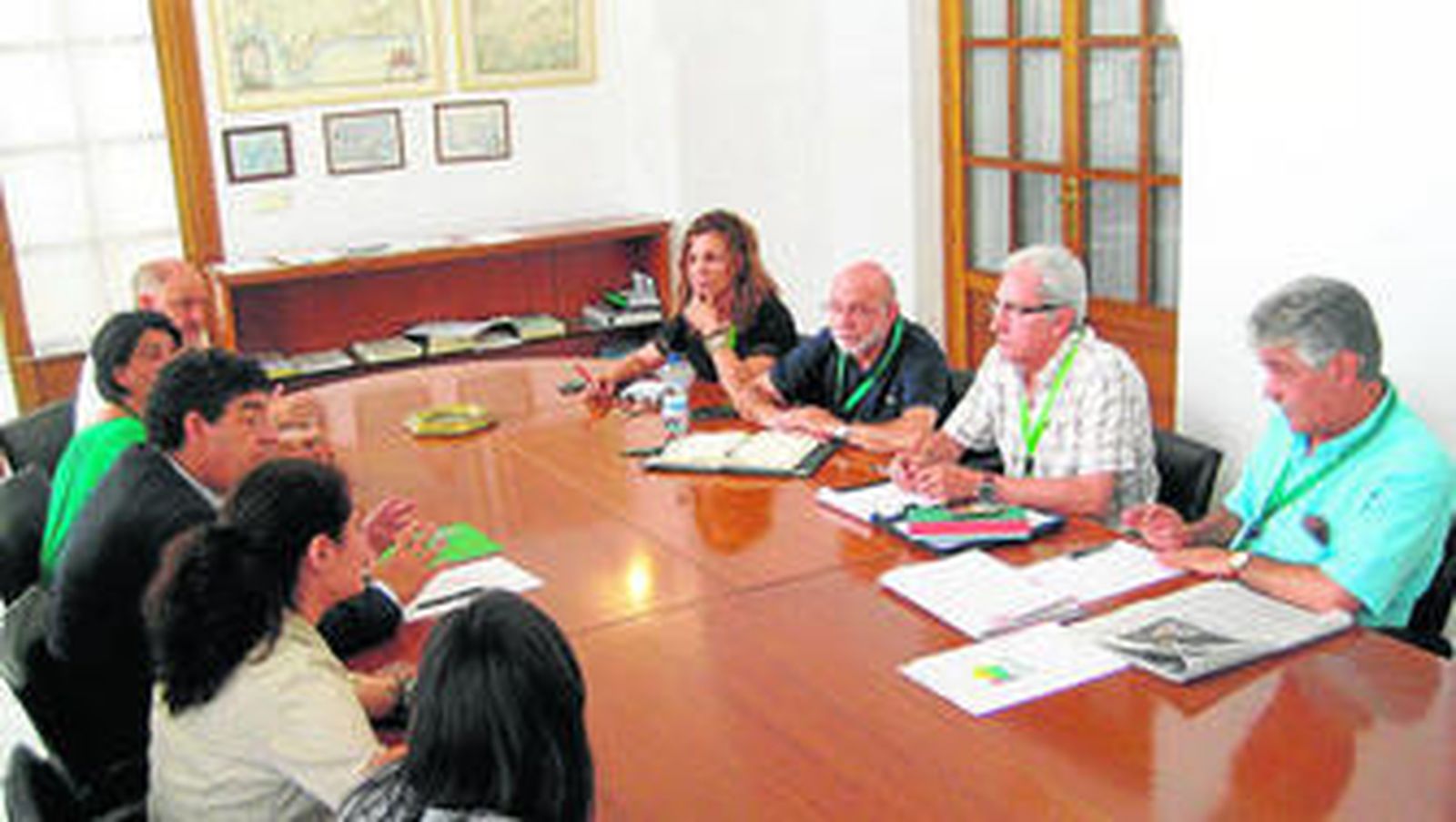 Valderas, durante una reunión con delegados de UGT y CCOO.