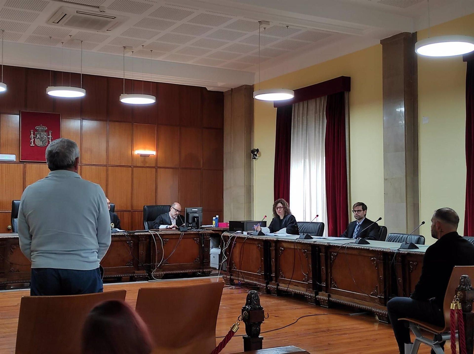 Los dos acusados durante el juicio.