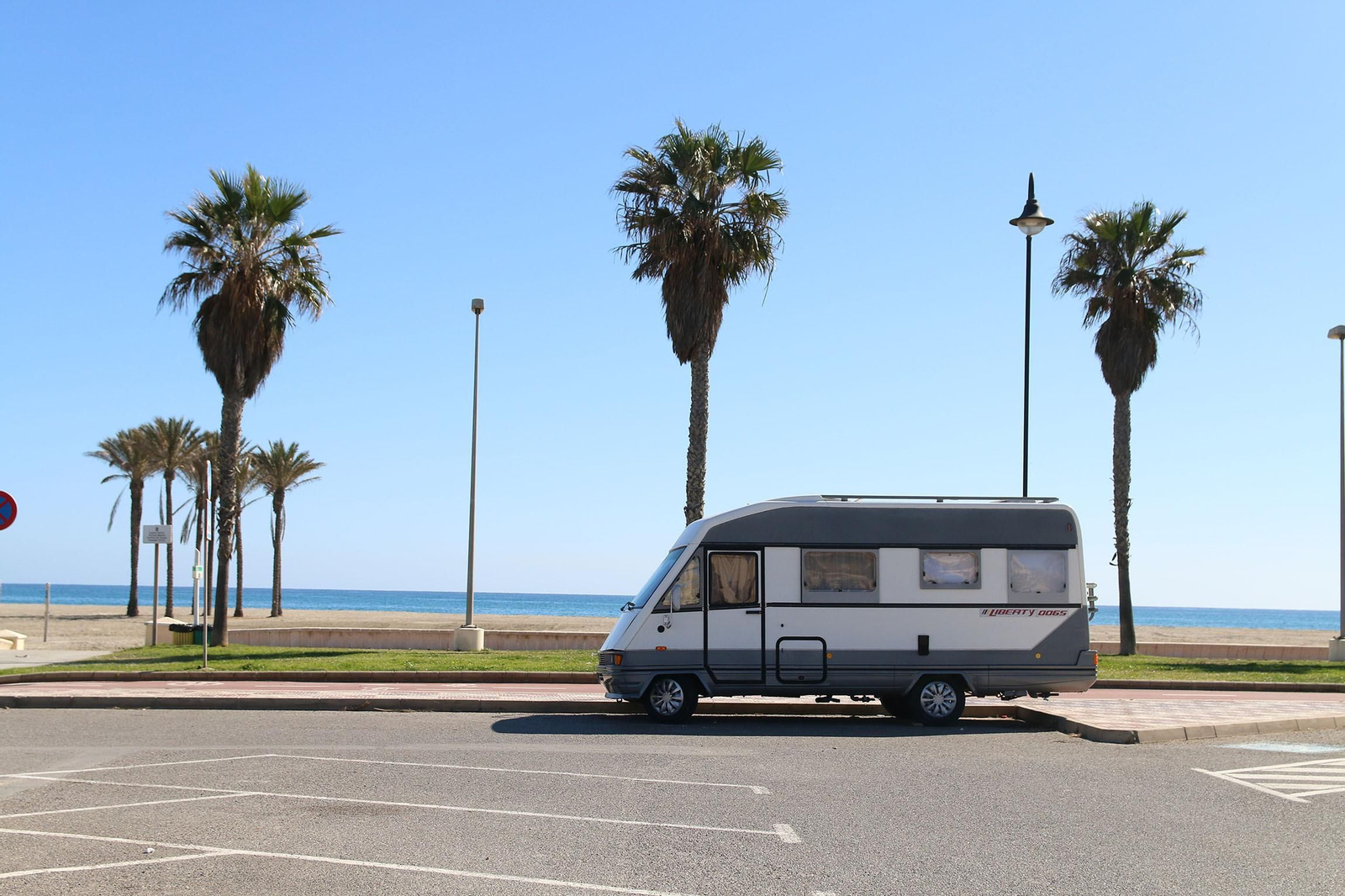 Fotogalería de las autocaravanas aparcadas en Roquetas