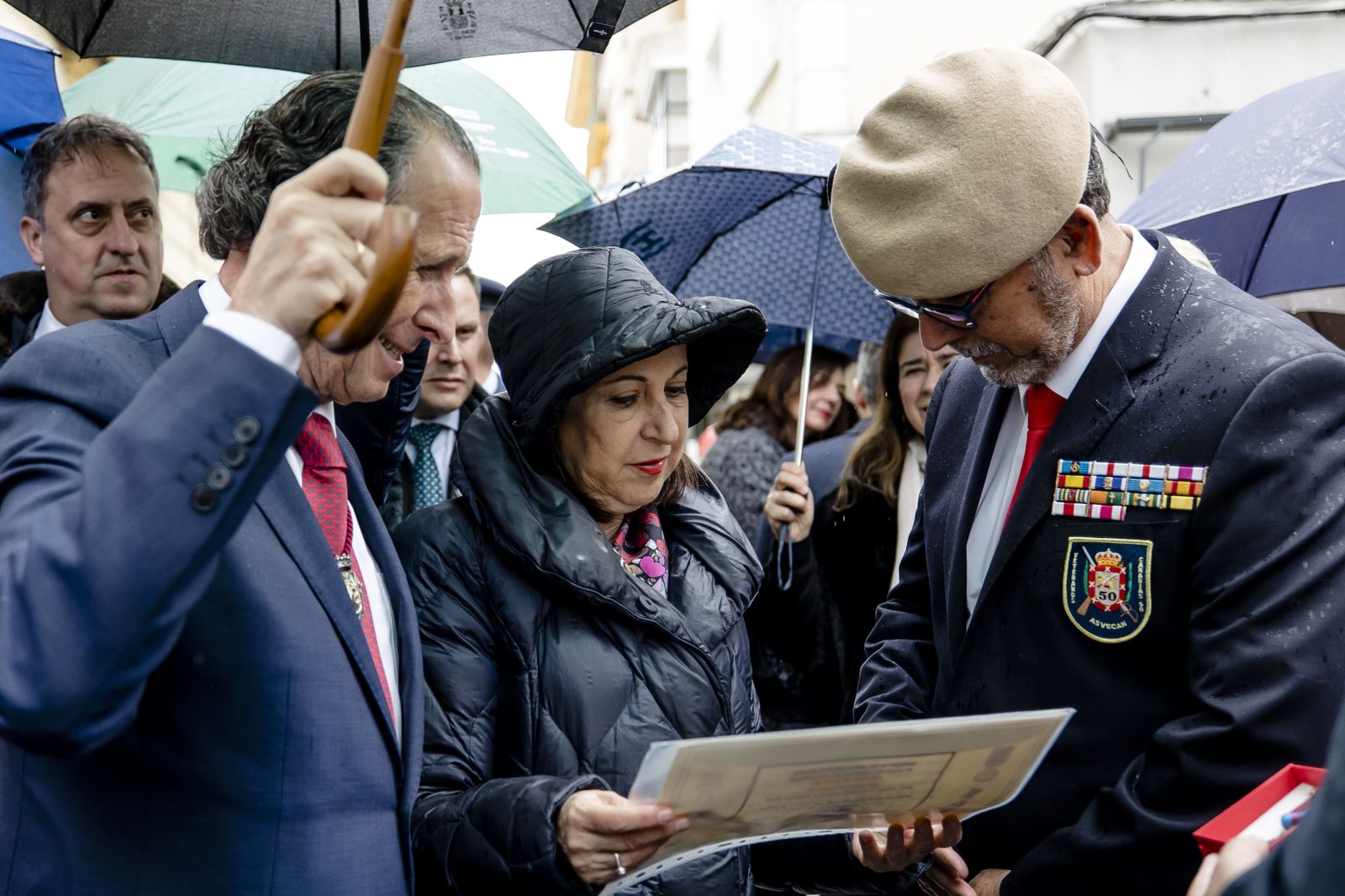 Las imágenes de la visita de la ministra de defensa Margarita Robles a Chiclana con motivo del 212 aniversario de la  Batalla de la Barrosa.