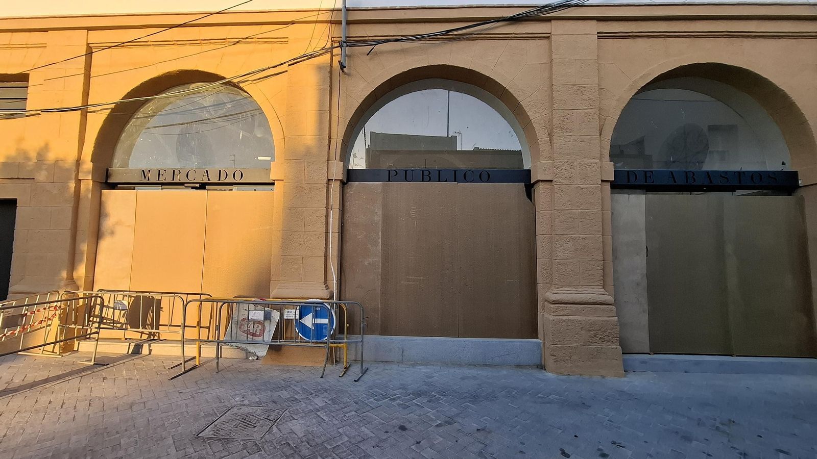 Fachada del Mercado por calle Soledad