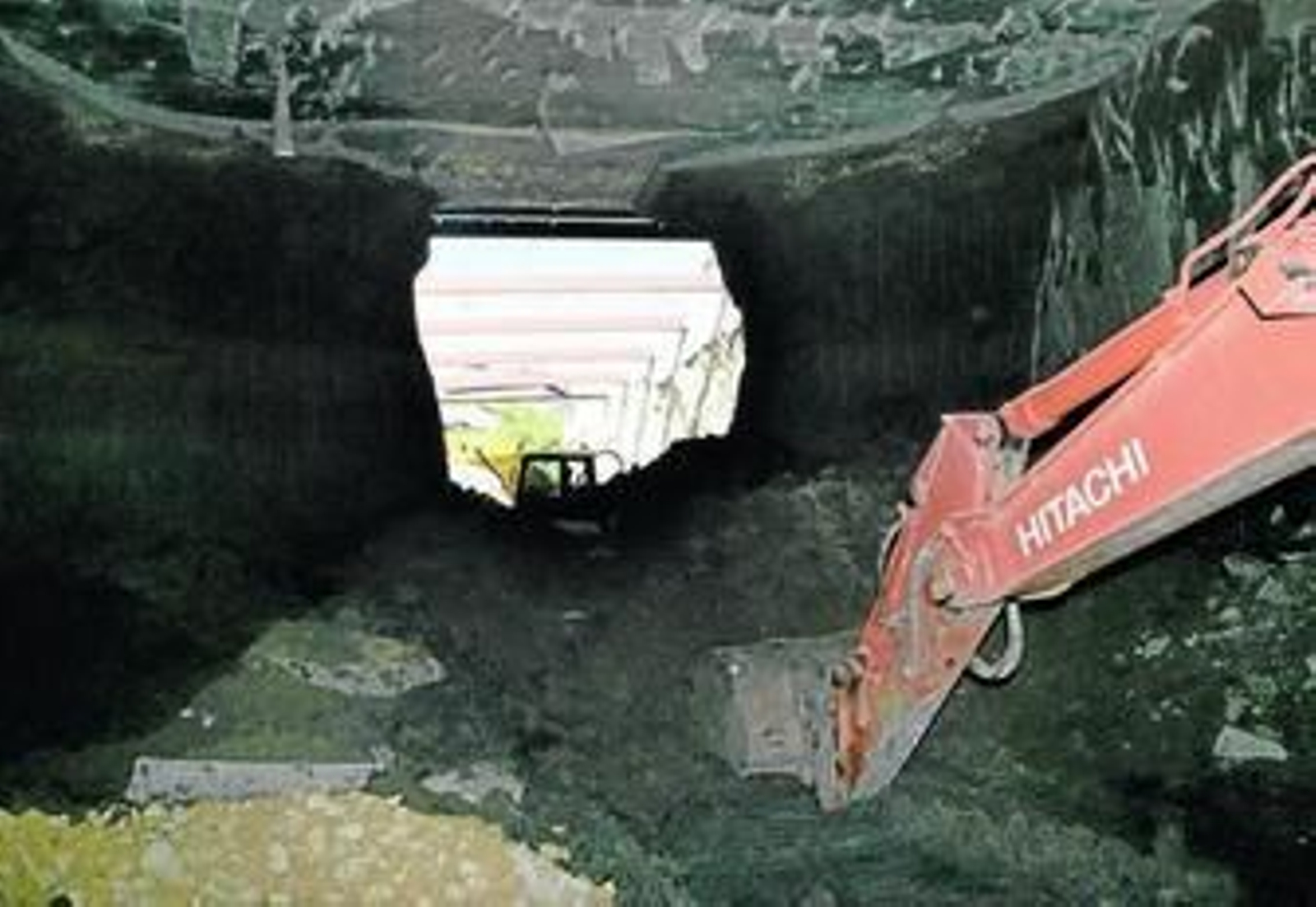 Estado en el que se encontraba ayer el orificio que comunica los dos tramos del túnel de Bueno Monreal.