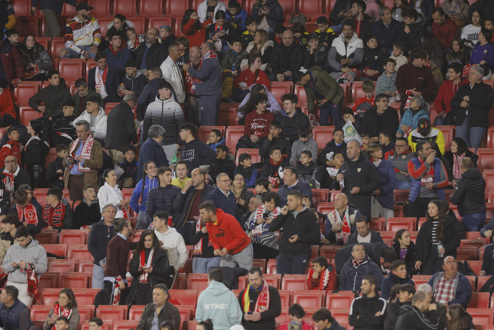 Búscate en las fotos del SEVILLA FC-PSV EINDHOVEN