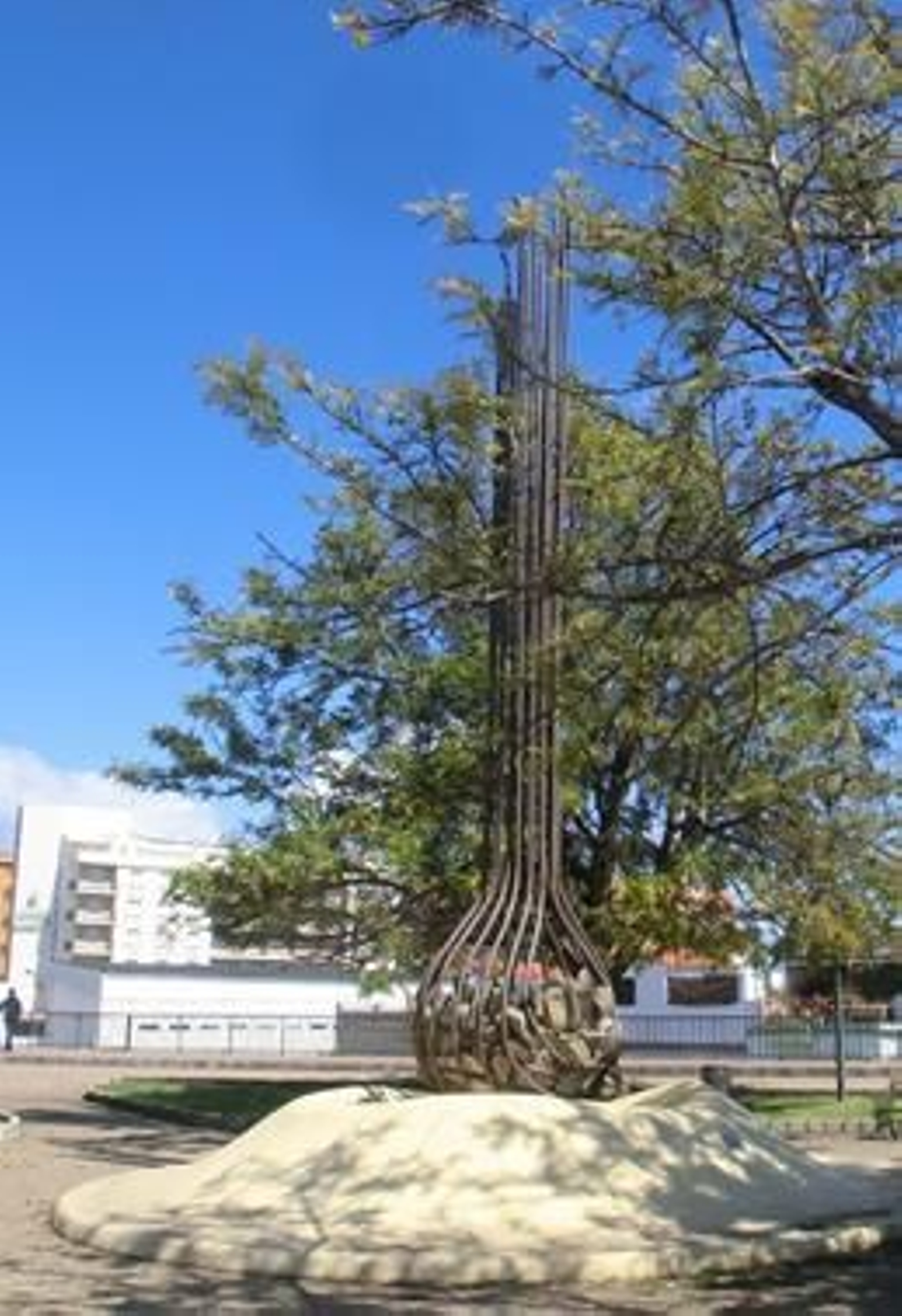 Monumento de homenaje al pescador, llamado “El Copo”, obra de Juan Moral. Monumento de homenaje al pescador, llamado “El Copo”, obra de Juan Moral.