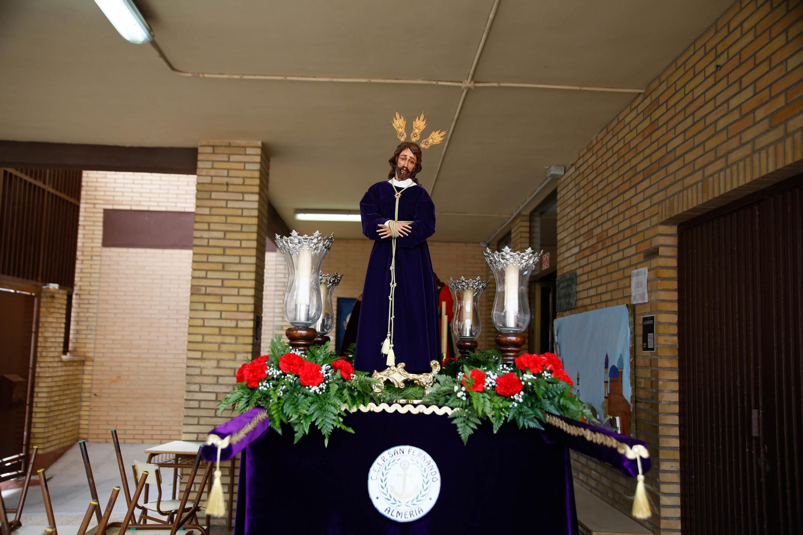 Las imágenes del CEIP San Fernando de El Zapillo de la ciudad de Almería en procesión en el viernes de dolores