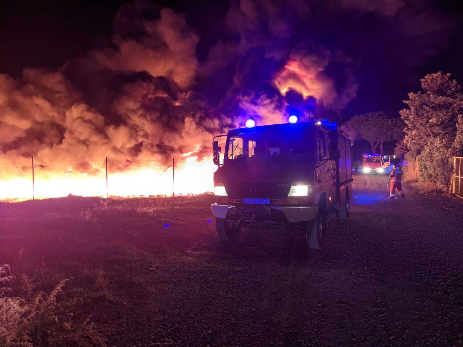 Imágenes del incendio en el Camino de la Romería de Cartaya