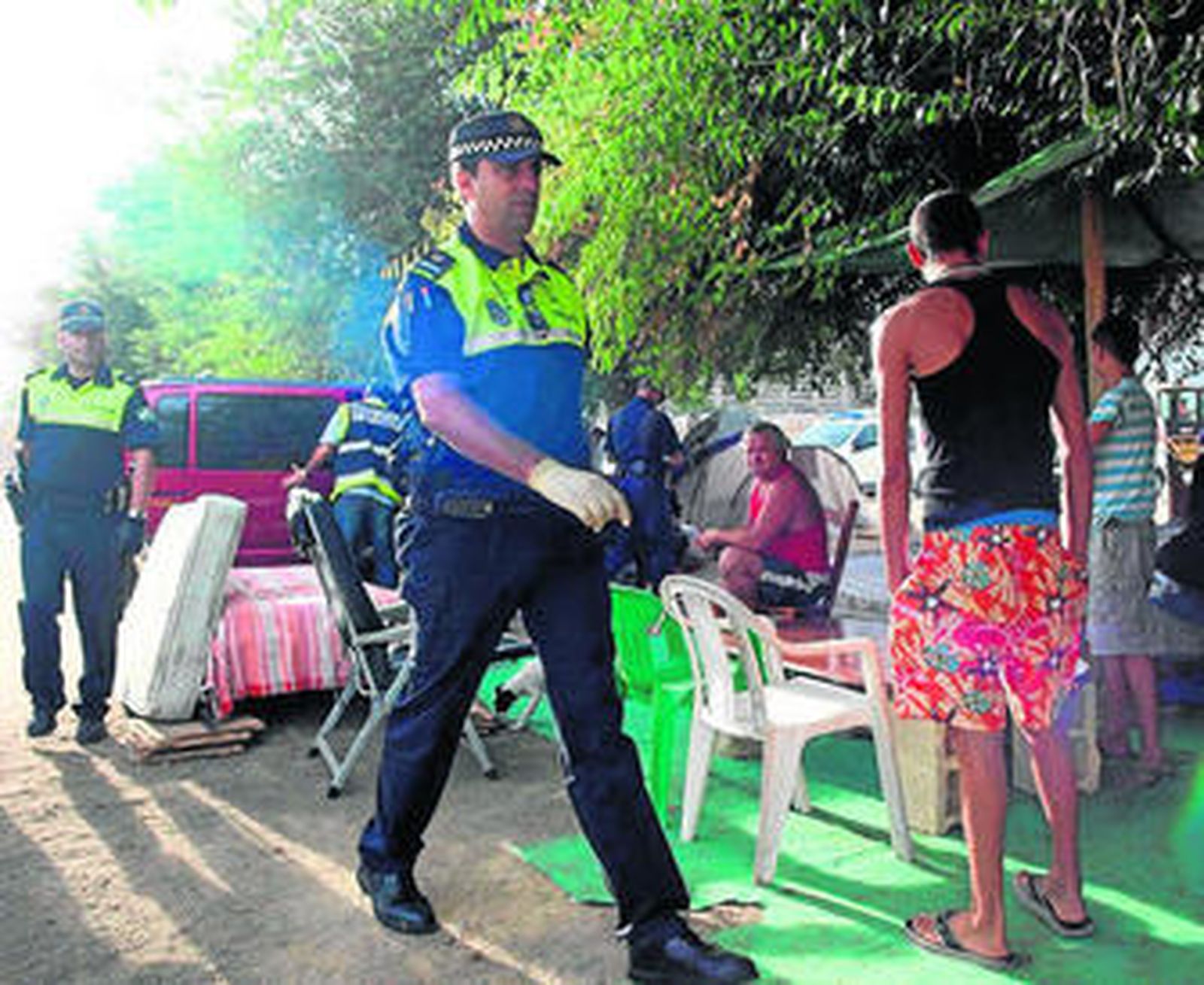 La Policía Local, en una de las intervenciones realizadas en los asentamientos chabolistas.