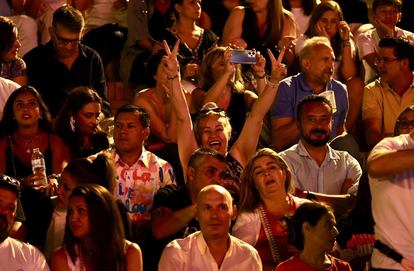 Búscate en el concierto de Hombres G