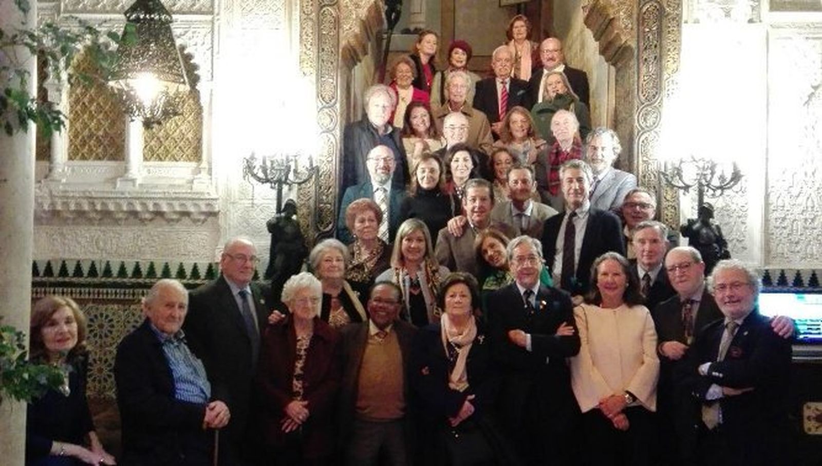 José Ramón Pérez Díaz-Alersi con la Junta y miembros del Ateneo de Cádiz que asistieron al almuerzo en el Casino Gaditano, organizado por la institución.