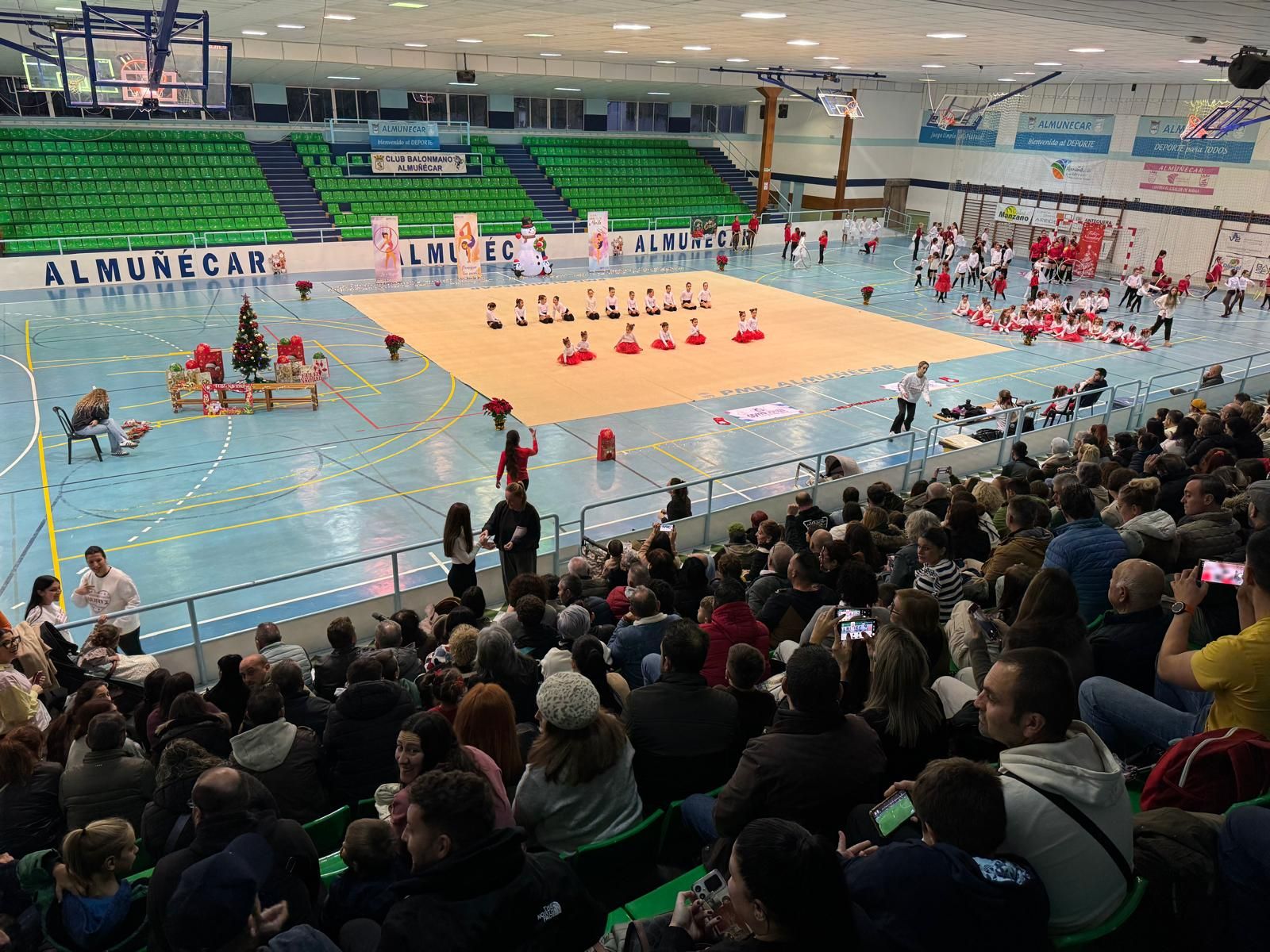 Pabellón Municipal Antonio Marina Almuñécar en la exhibición de gimnasia rítmica de Navidad