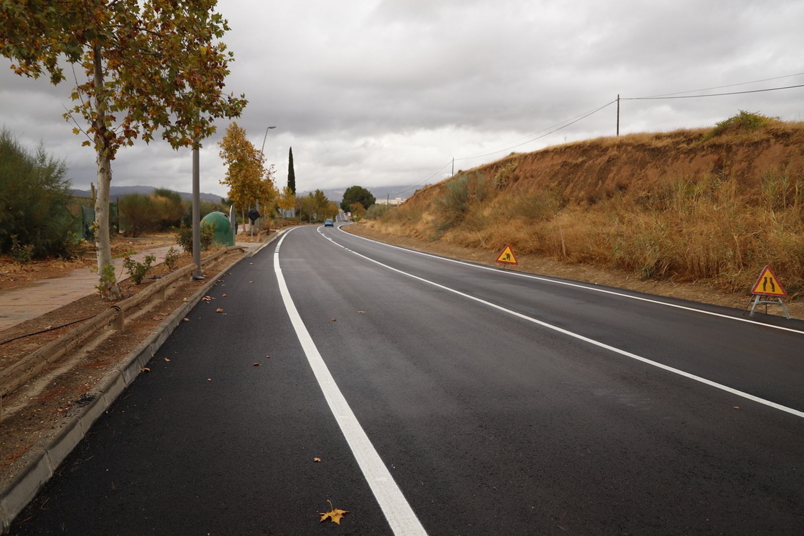 Imagen de la travesía que da acceso al Polígono Industrial La Catalana de Huétor Tájar