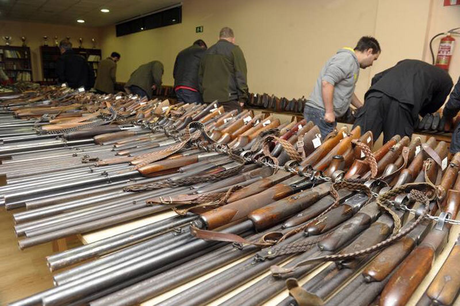 Imagen de una subasta de armas de la Guardia Civil