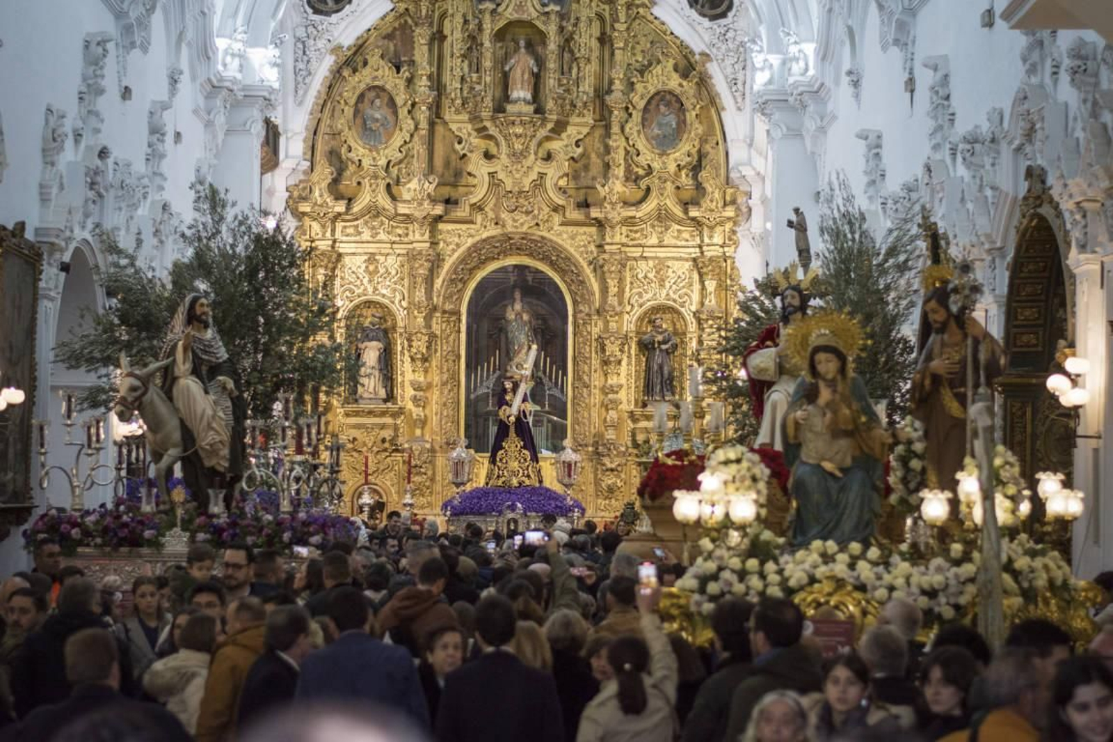 Las fotos de las cofradías de la Magna de Priego de Córdoba, suspendida por la lluvia