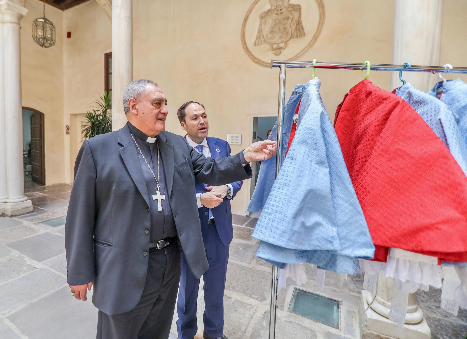 Galería: así son los trajes de los nuevos seises de la Catedral de Granada