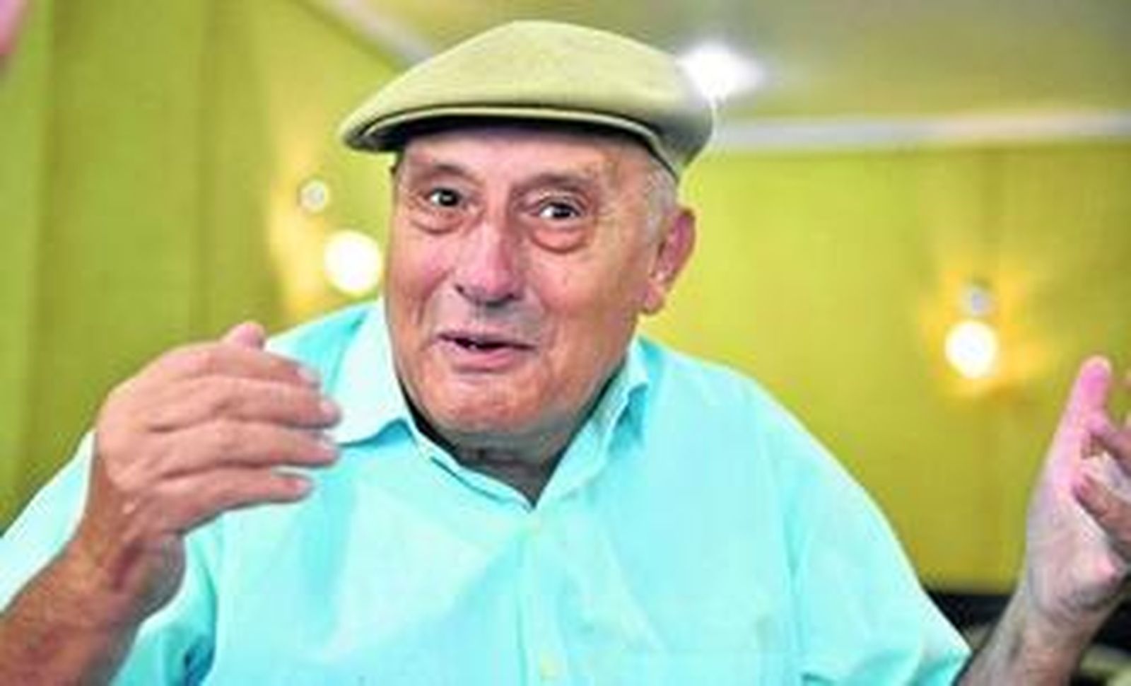 Juan Ramón Medina, ex rector y ex concejal, en la Cafetería Asunción de Los Remedios.