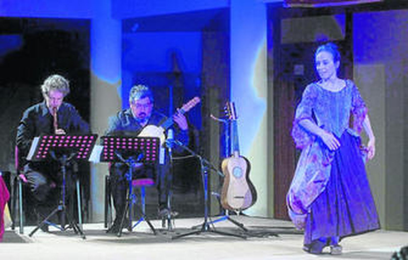 Ana Yepes acompañada por los músicos Gerardo Arriaga e Ignacio Yepes.