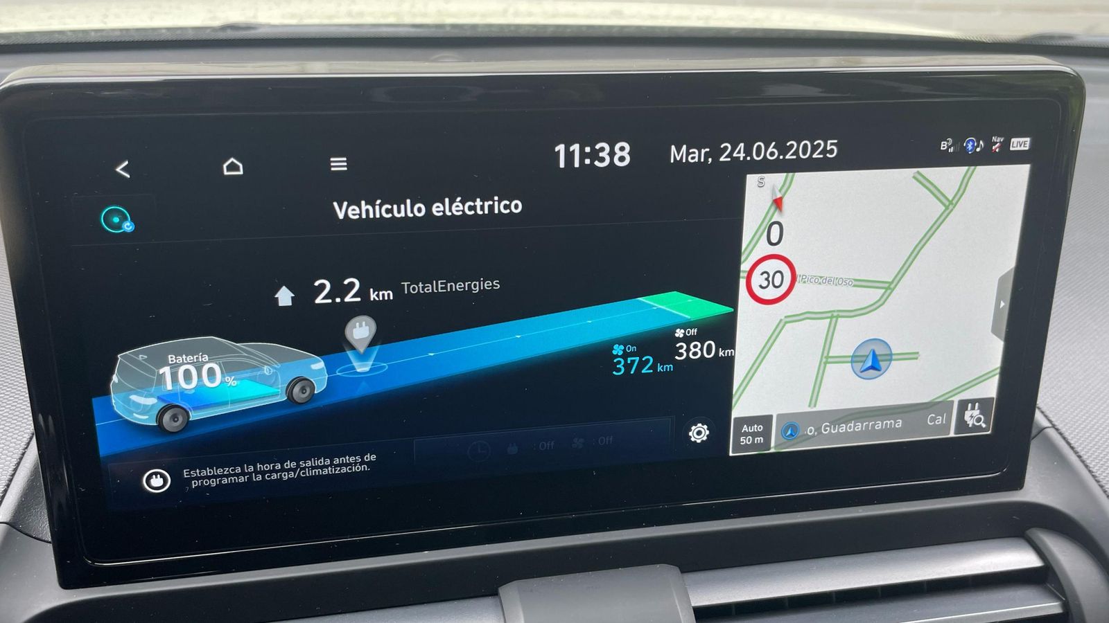 Conduciendo con cierta atención al consumo resulta posible acercarse a los 400 kilómetros de autonomía entre cargas.