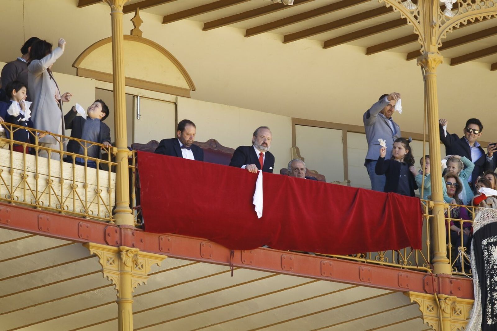 Benjamín Hernández presidiendo un festejo en el coso de Vilches.