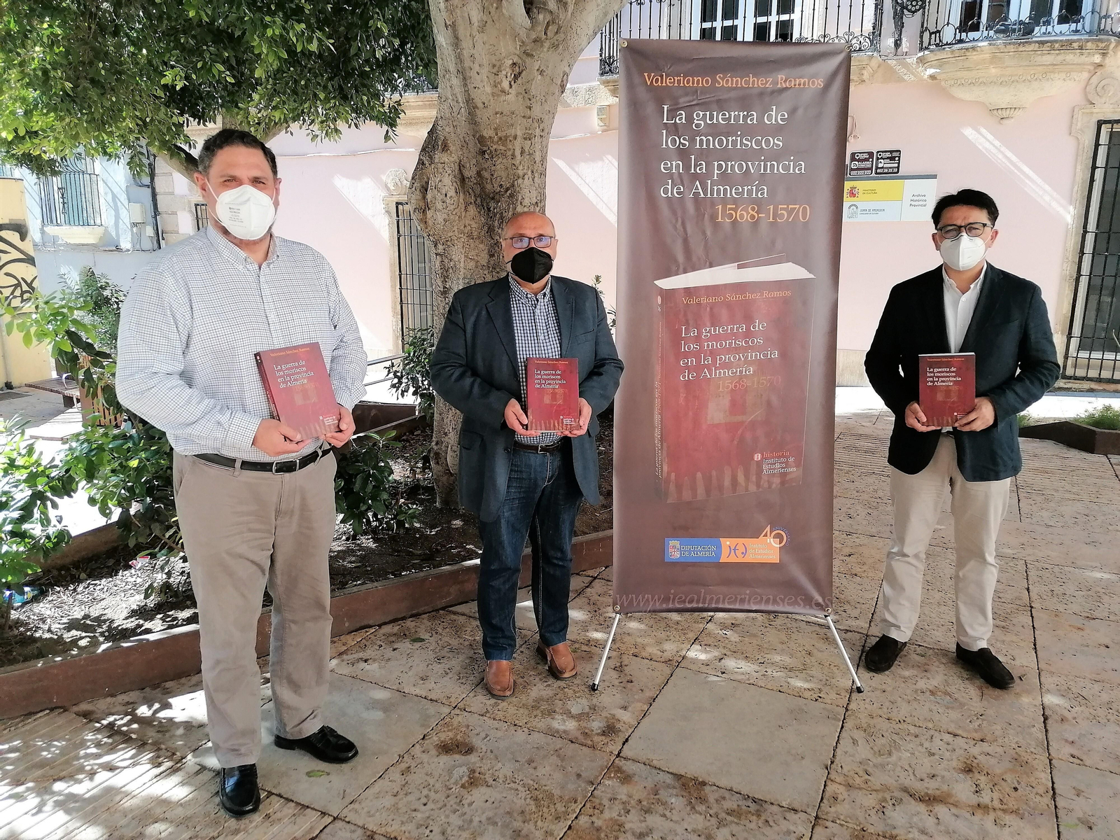 Francisco Alonso, Valeriano Sánchez Ramos y el diputado Manuel Guzmán.