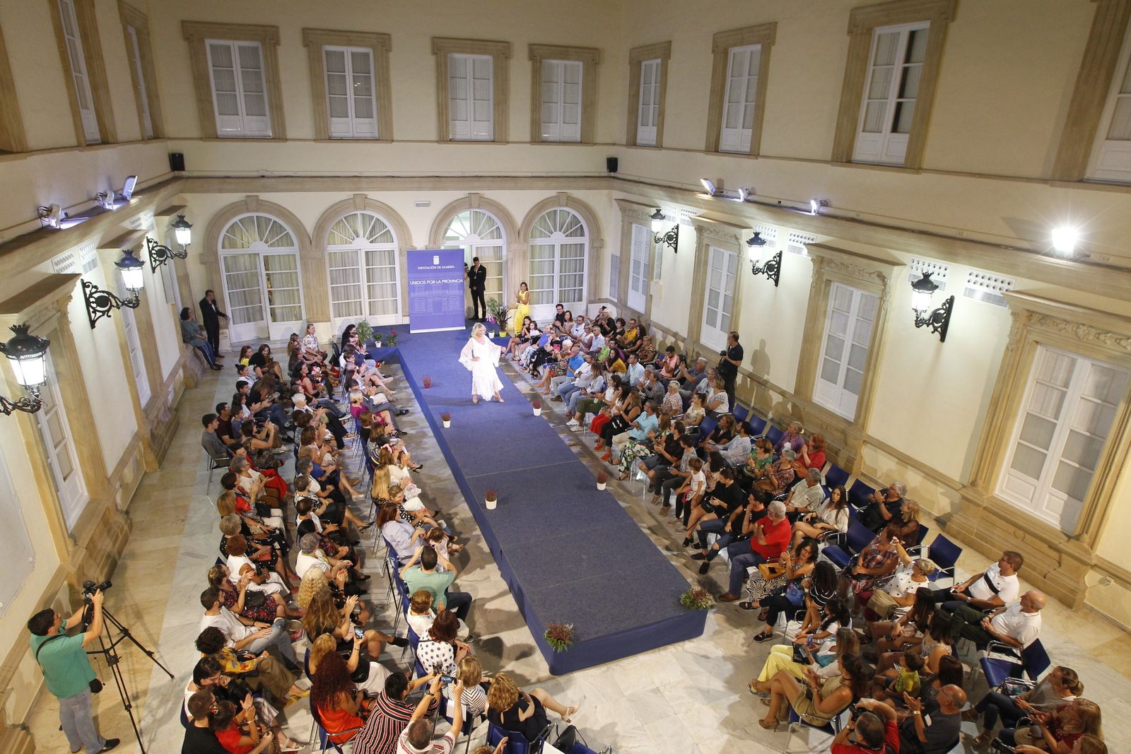 Fotogalería desfile de moda Asociación de Fibromialgia de Almería AFIAL