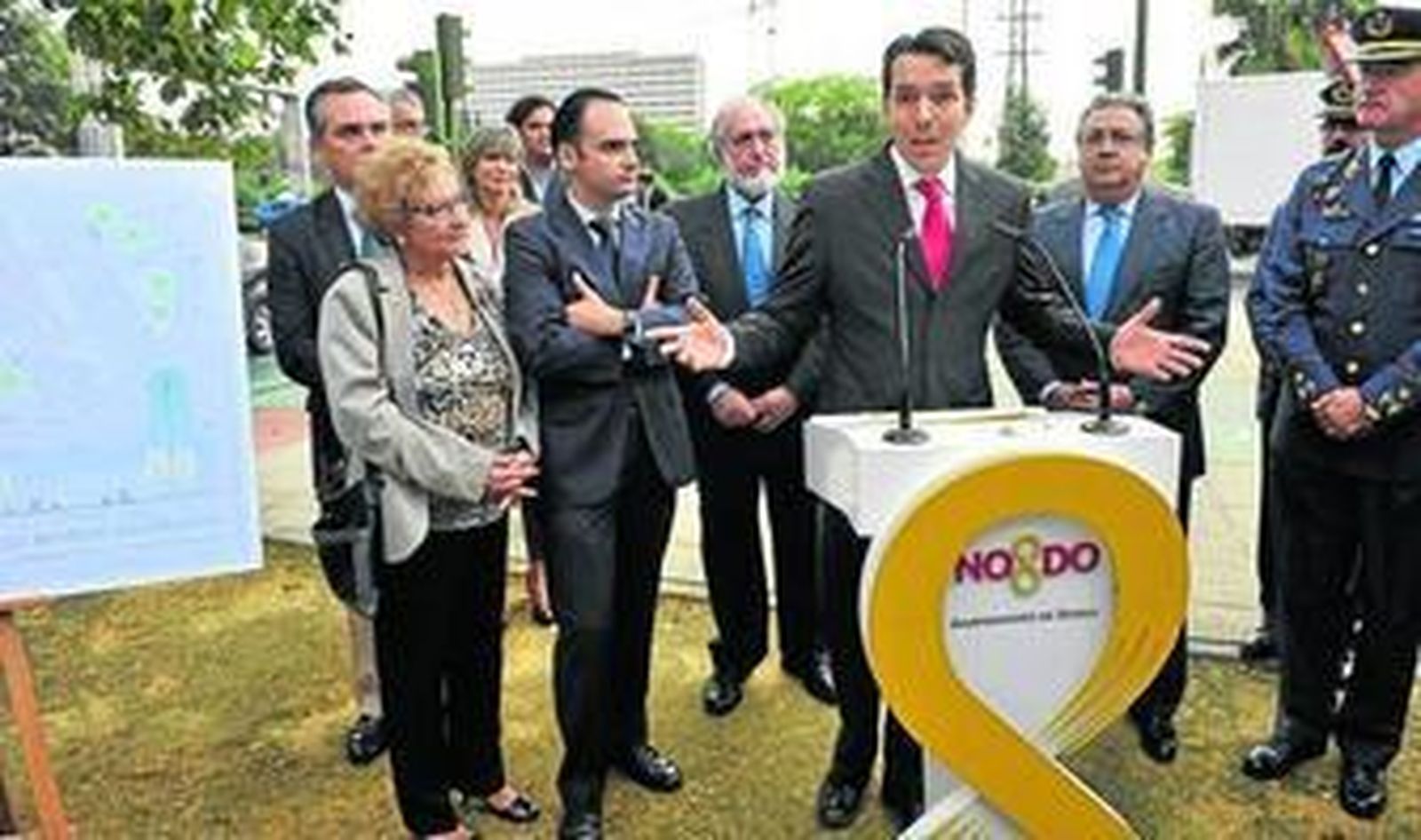 Pablo Muñoz-Cariñanos, hijo del coronel médico, durante el homenaje celebrado ayer en Los Bermejales.