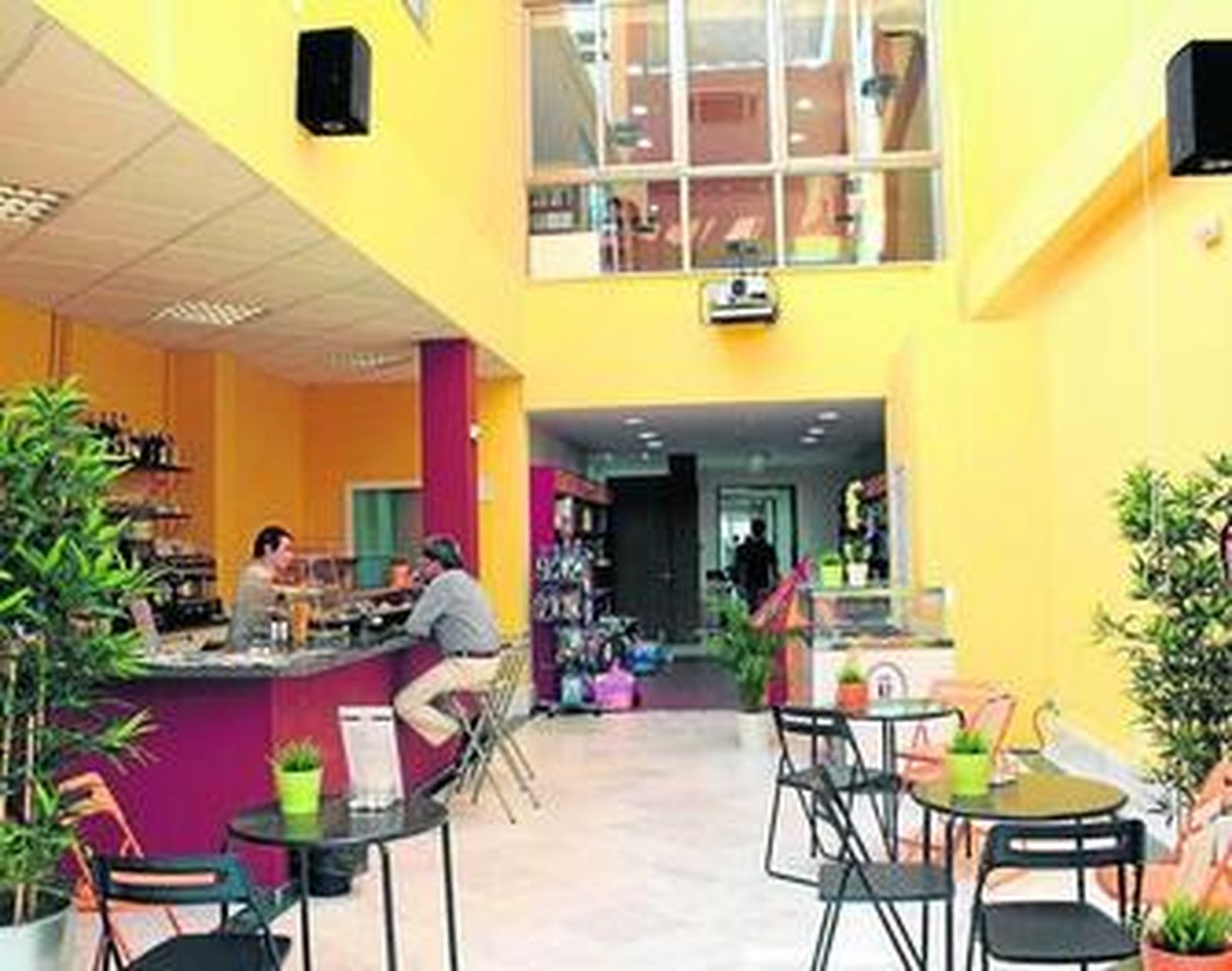 La cafetería del Beta BookCafé, uno de los atractivos del nuevo local de la calle Sierpes.