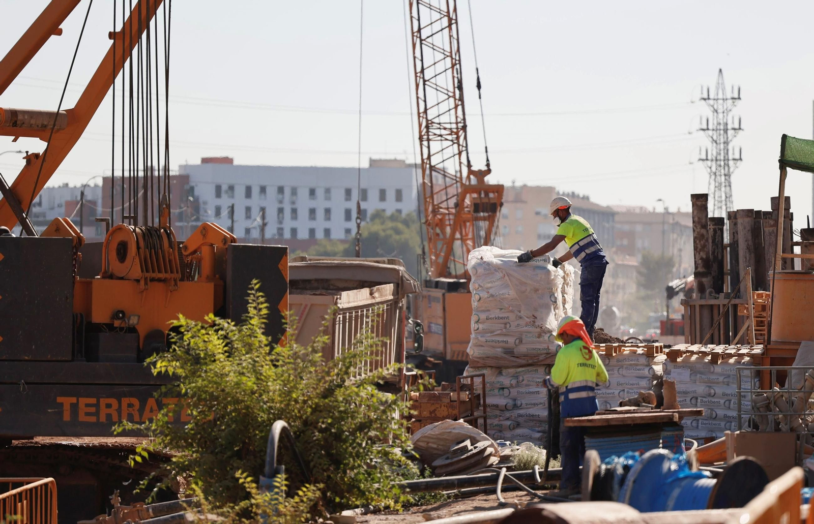 Trabajadores en la obra del metro