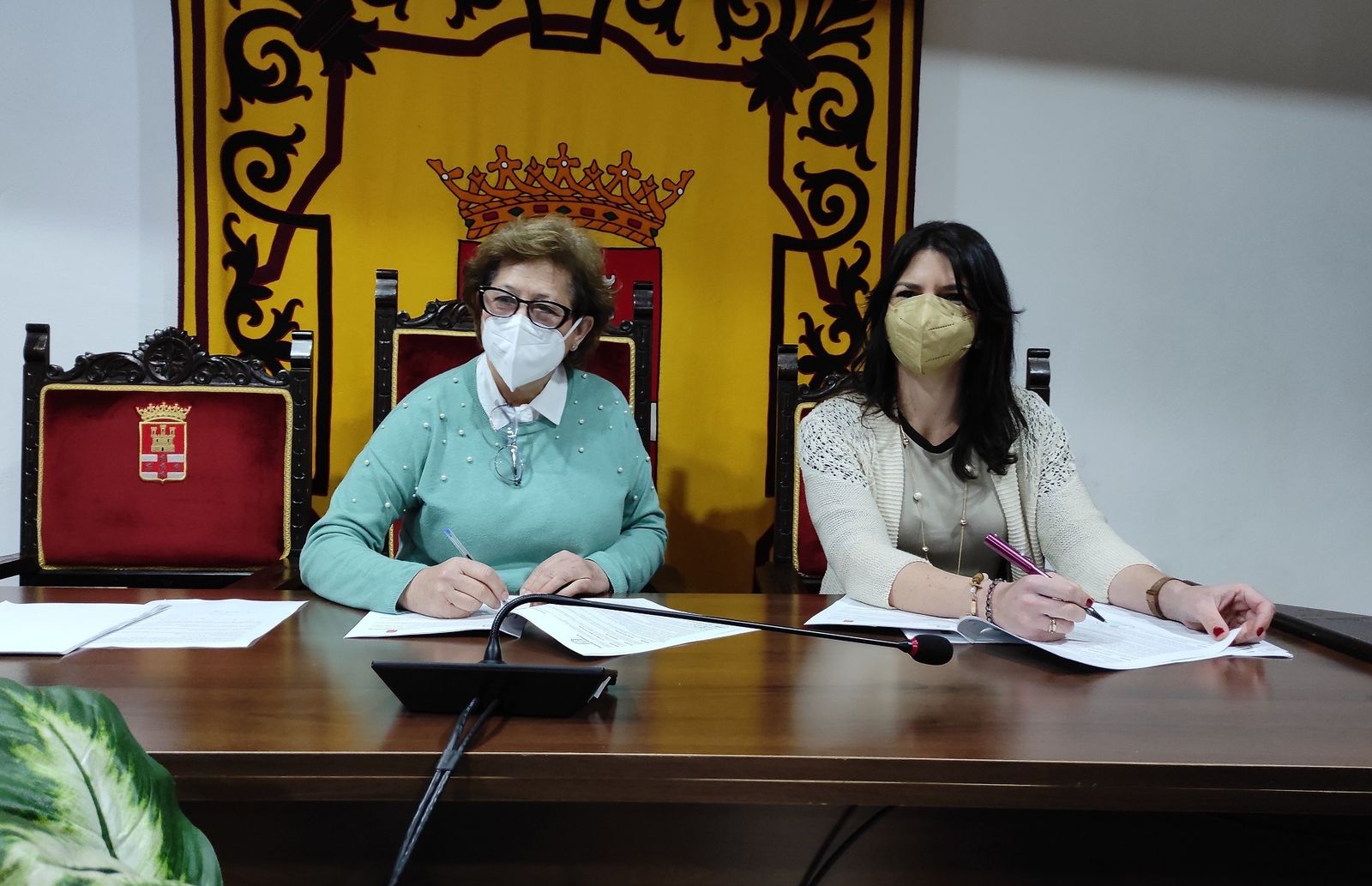 María Sierra Luque y Purificación Joyera.