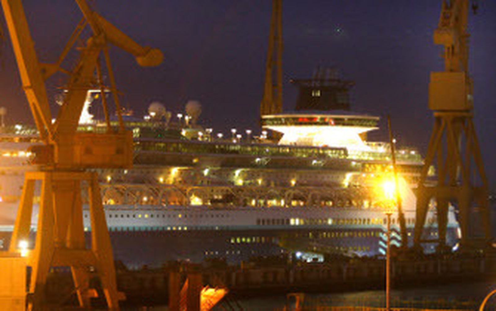 Imagen de archivo del crucero que ayer llegó al astillero de la capital gaditana./Joaquín Pino
