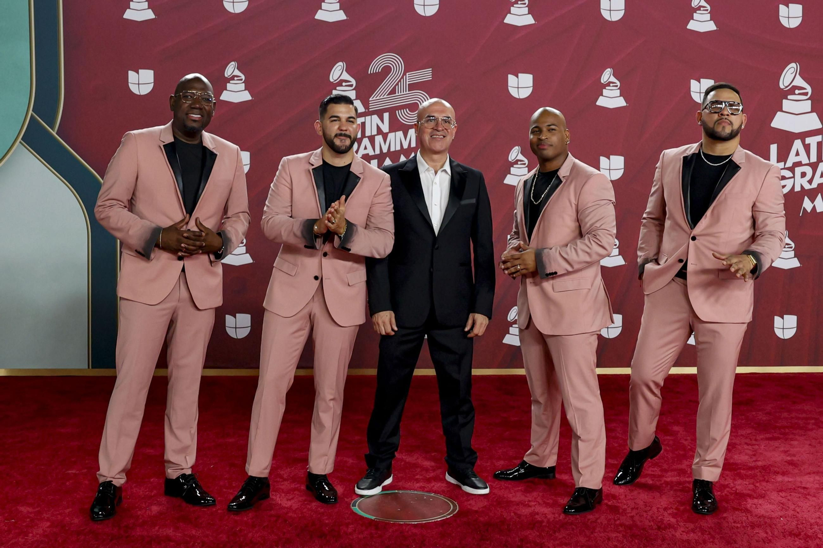 Todos los famosos, tendencias y curiosidades en la alfombra roja de la 25 edición de los Grammy Latinos