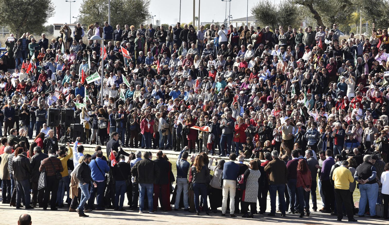 Las imágenes del acto de Pedro Sánchez en Dos Hermanas